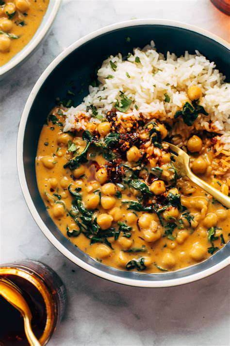 Plant-BasedSpicedChickpeaCurrywithCoconutRice